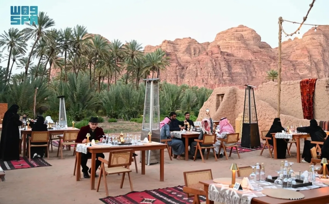 ليالي رمضان في العُلا.. تجربة تجمع الأهالي والزوار وسط واحات النخيل (واس)