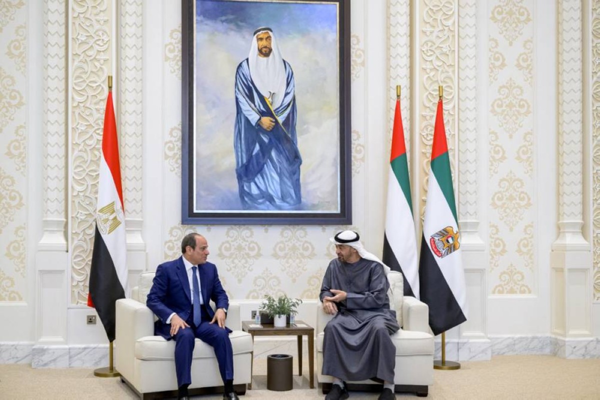  محمد بن زايد آل نهيان رئيس دولة الامارات العربية المتحدة مع الرئيس المصري عبد الفتاح السيسي (وام)