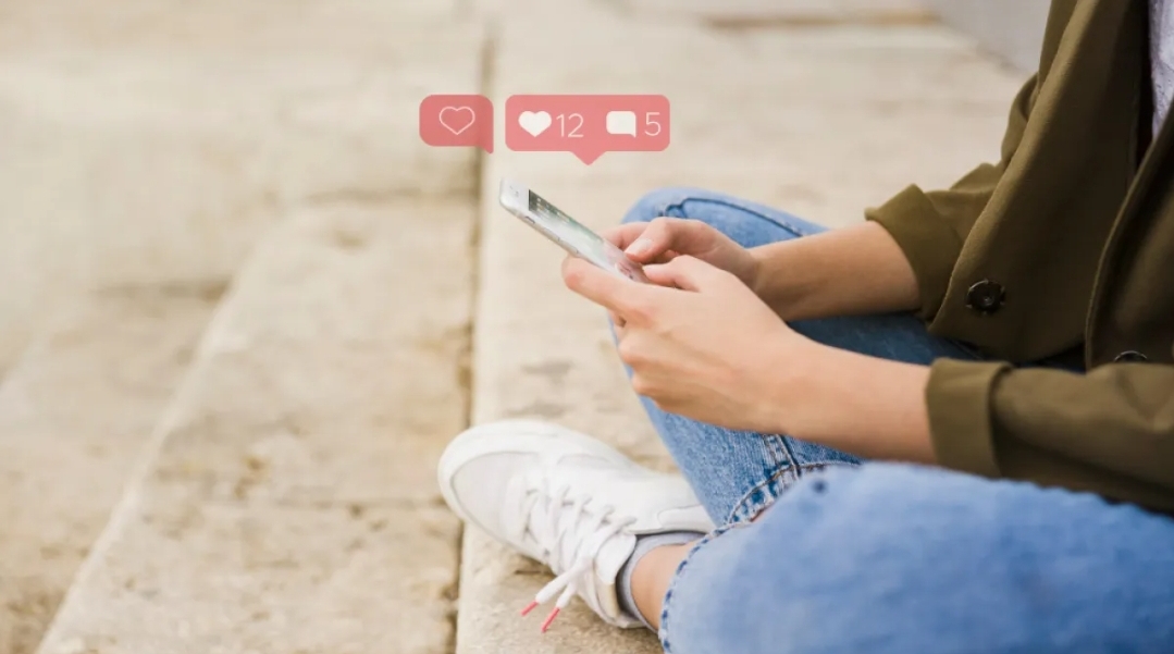 كيف تتجنب الإدمان الرقمي؟ نصائح عملية للشباب للتحكم بالشاشات (سيدتي)