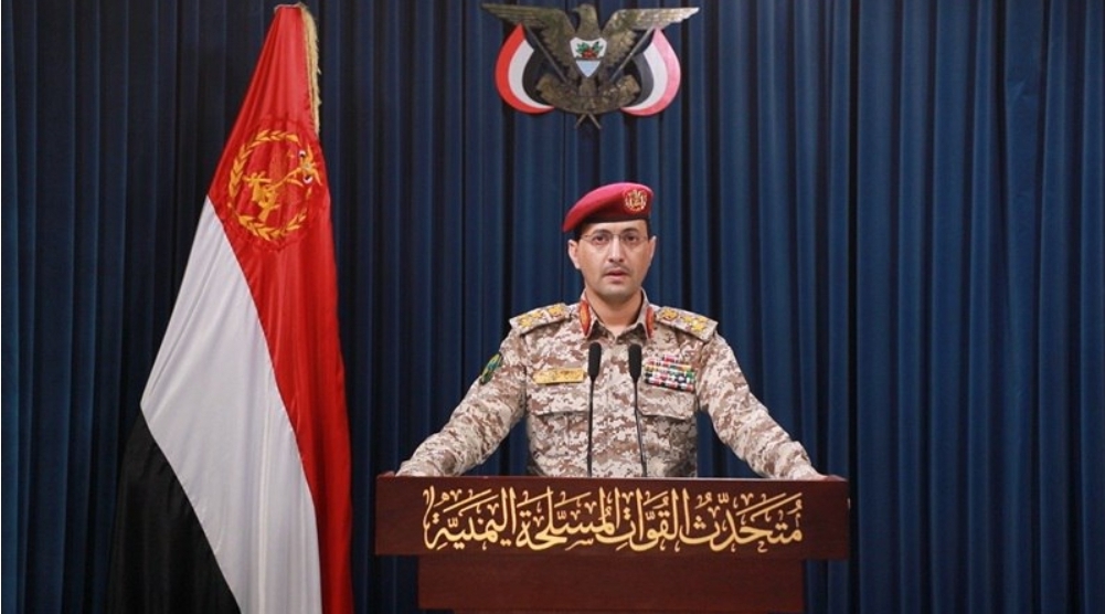 العميد سريع في بيان القوت المسلحة: أيدينا على الزناد وسنتدخل عسكريا في هذه الحالات (إعلام حوثي)