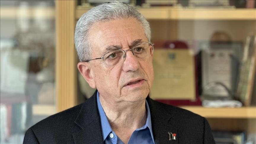 الأمين العام لحركة المبادرة الوطنية الفلسطينية مصطفى البرغوثي، حذر من تمرير إسرائيل قانون الإعدام بحق الأسرى الفلسطينيين تحت غطاء التعتيم الإعلامي..(الاناضول)