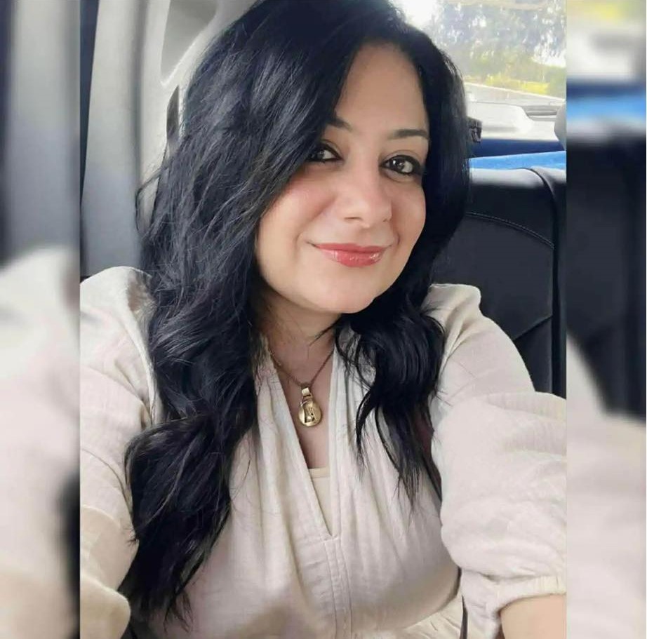  الشاعرة سارة حامد حواس