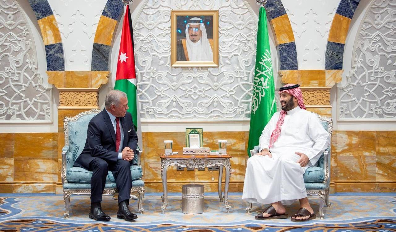 ولي العهد السعودي الأمير محمد بن سلمان لدى لقائه العاهل الأردني الملك عبد الله الثاني بن الحسين في جدة الاثنين (واس)