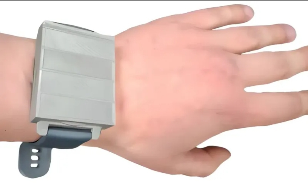 ليست للياقة فقط.. ساعة ذكية تكشف جزيئات البلاستيك داخل أعضائك (الرجل)