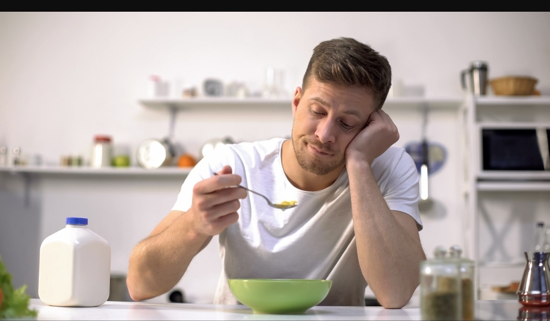 هل تفوت وجبة الإفطار؟ اكتشف لماذا عليك التفكير في تغيير نمطك الغذائي (الرجل)