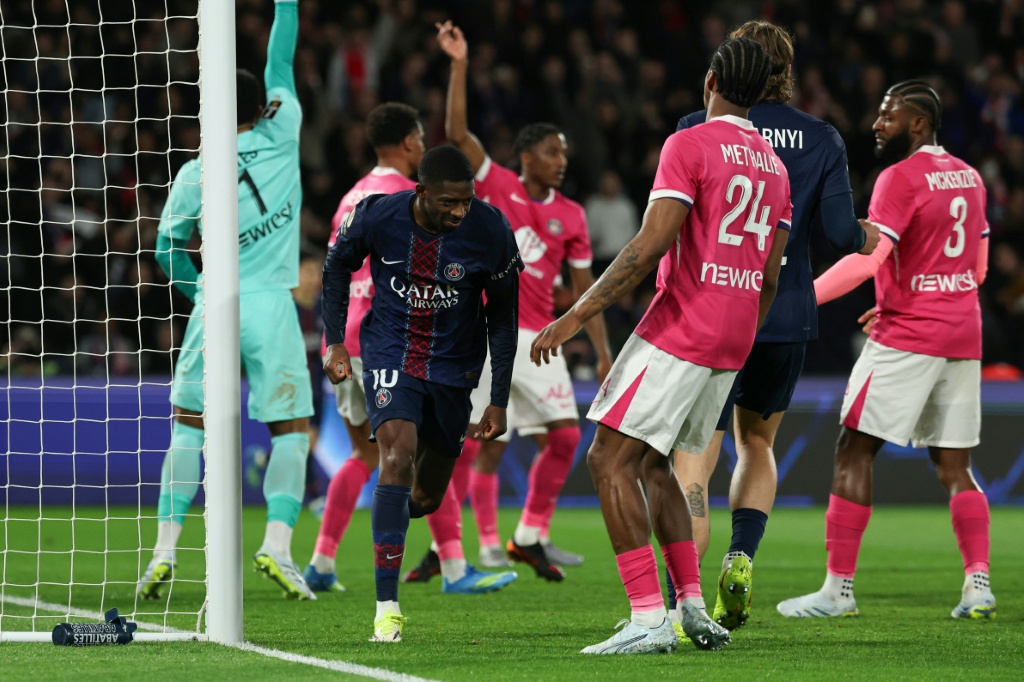 عثمان ديمبيليه لاعب باريس سان جرمان بعد تسجيله هدفا في مرمى تولوز ضمن الدوري الفرنسي لكرة القدم. ملعب بارك دو برانس، باريس، في 4 آذار/مارس 2026 (ا ف ب)