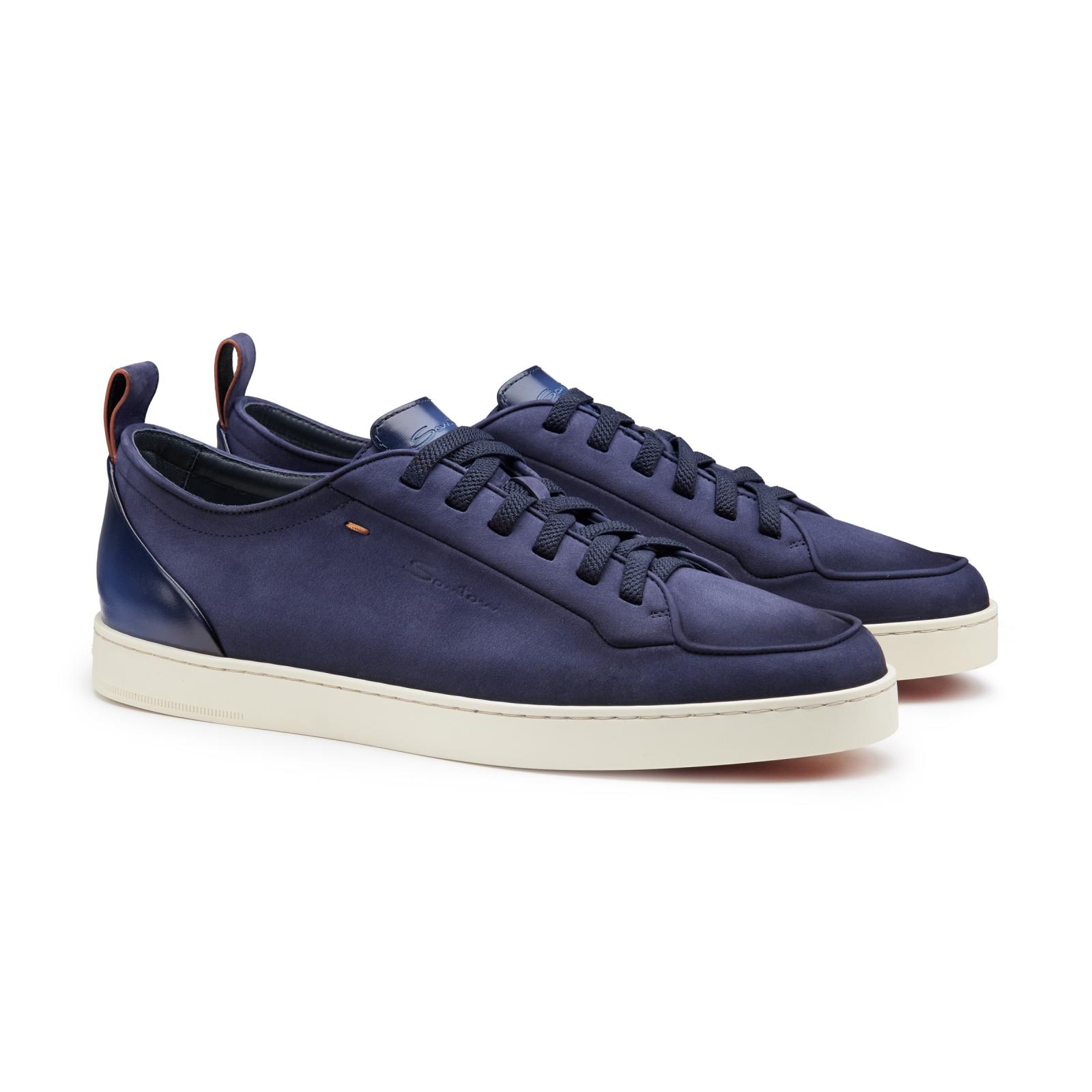 الغرزة البرتقالية (Arancio Santoni Sigillo) توقيع بصري صغير يختصر هوية الدار - المصدر: Santoni