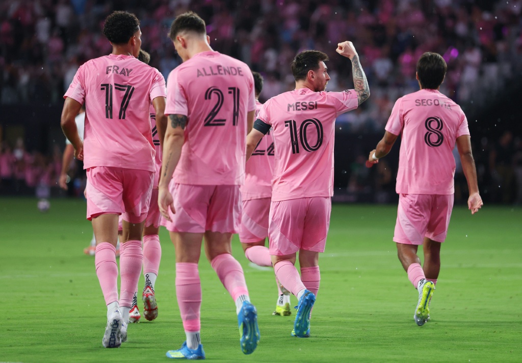 الأرجنتيني ليونيل ميسي (10) لاعب إنتر ميامي يحتفل بهدفه في مرمى أوستن أف سي في الدوري الأميركي لكرة القدم، في 4 نيسان/أبريل 2026 (ا ف ب)