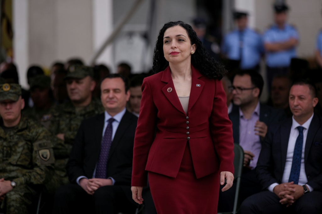 رئيسة كوسوفو فيوزا عثماني في بريشتينا في 21 أيار/مايو 2023. (ا ف ب)