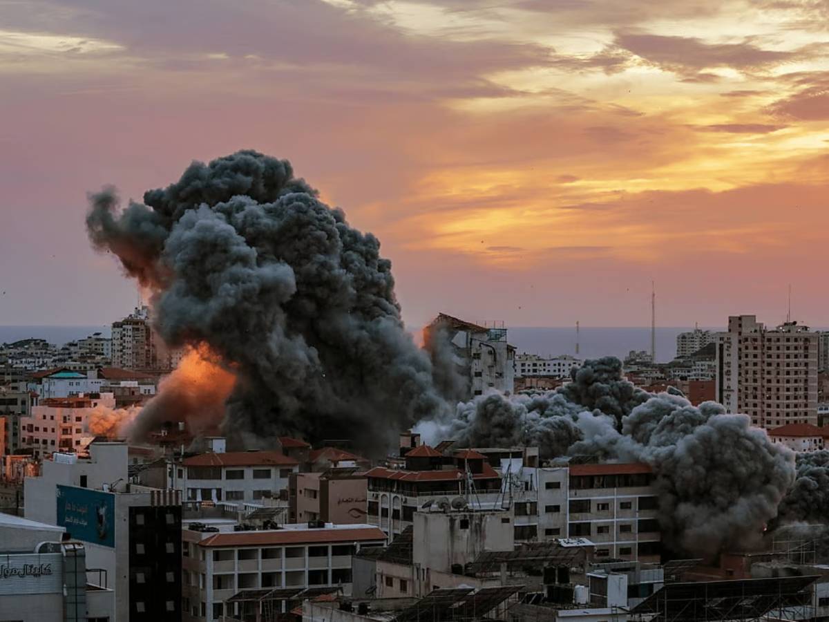 يأتي ذلك في سياق تصعيد قوات الاحتلال الإسرائيلي المستمر في قطاع غزة، والخرق المتواصل لاتفاق وقف إطلاق النار، ما أسفر عن ارتقاء مئات الشهداء وإصابة الآلاف بجروح منذ توقيع الاتفاق (قنا)