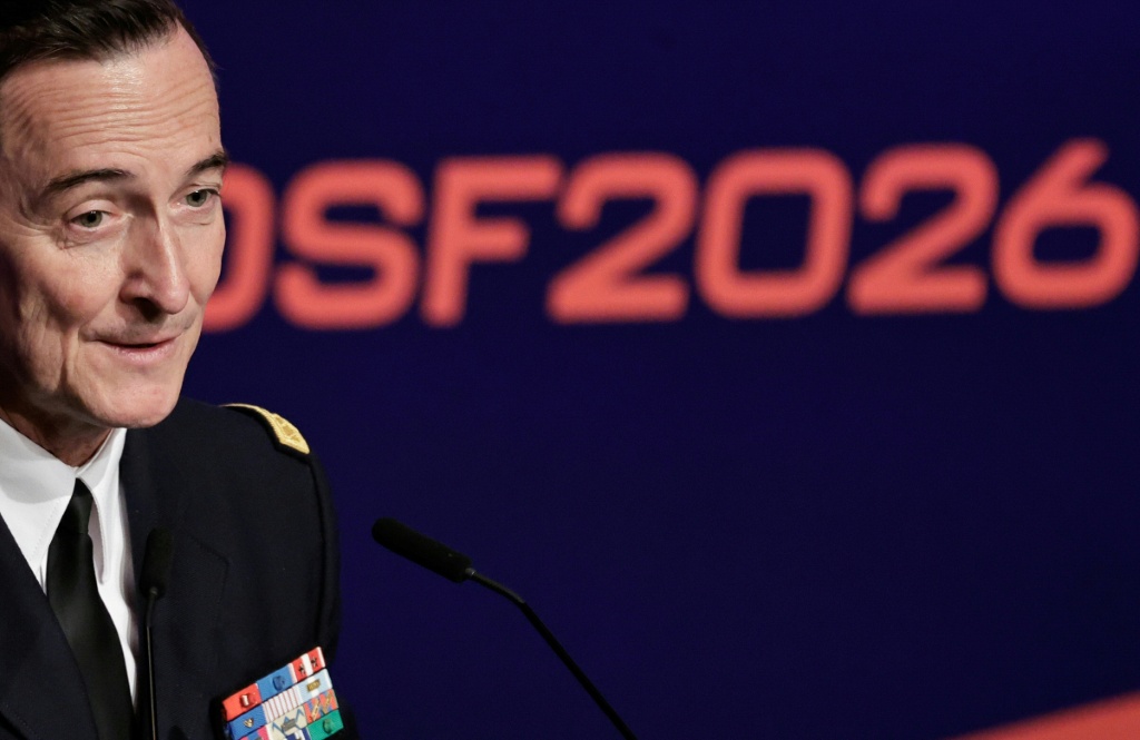 رئيس أركان الجيوش الفرنسية الجنرال فابيان ماندون في باريس في 24 آذار/مارس 2026 (ا ف ب)