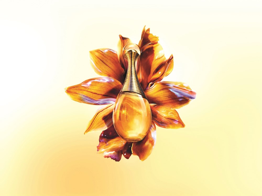J'ADORE INTENSE.. أنوثة تتكثف في عطر (زهرة الخليج)