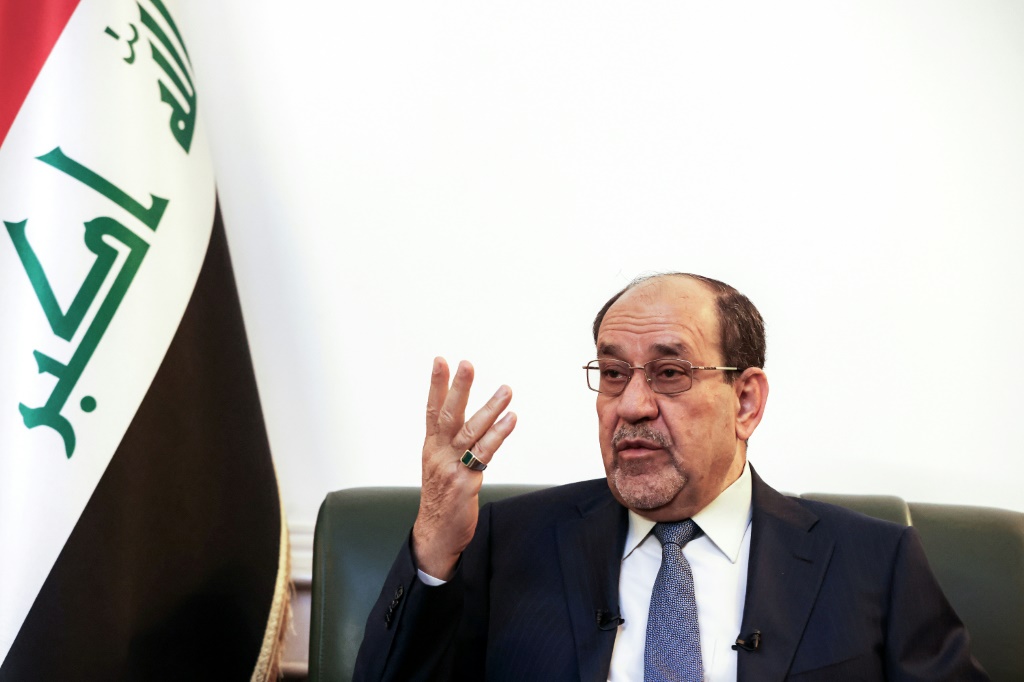 المرشح لرئاسة الحكومة العراقية رئيس الوزراء السابق نوري المالكي خلال مقابلة مع وكالة فرانس برس في 23 شباط/فبراير 2026 في مكتبه في المنطقة الخضراء بوسط بغداد (ا ف ب)