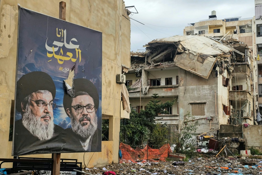رى الخبير العسكري العميد حسن جوني أن معركة بنت جبيل بالتحديد تُعَد "اختبار قوة" فاصلا بين حزب الله وإسرائيل (ا ف ب)