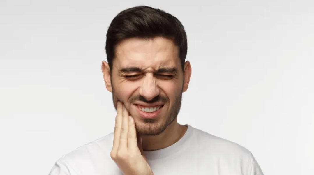 كيف تؤثر صحة الفم والأسنان على خطر الإصابة بالسمنة؟ دراسة جديدة تشرح (الرجل)