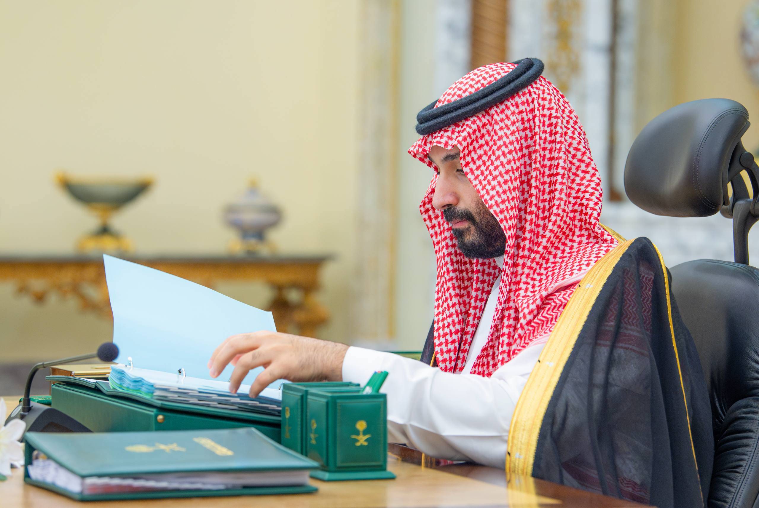 الأمير محمد بن سلمان مترئساً جلسة مجلس الوزراء في جدة الثلاثاء (واس)