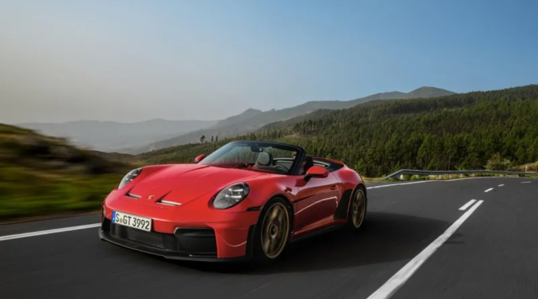 سيارة (Porsche 911 GT3 S/C).. أول نسخة مكشوفة في تاريخ العلامة الألمانية (الرجل)