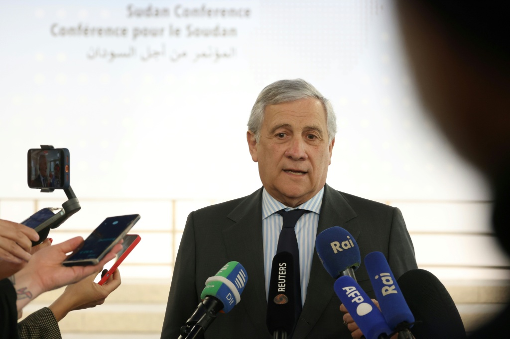 وزير الخارجية الإيطالي أنتونيو تاياني في تصريح على هامش المؤتمر الدولي الثالث بشأن السودان، في مقر وزارة الخارجية في برلين في 15 نيسان/أبريل 2026 (ا ف ب)