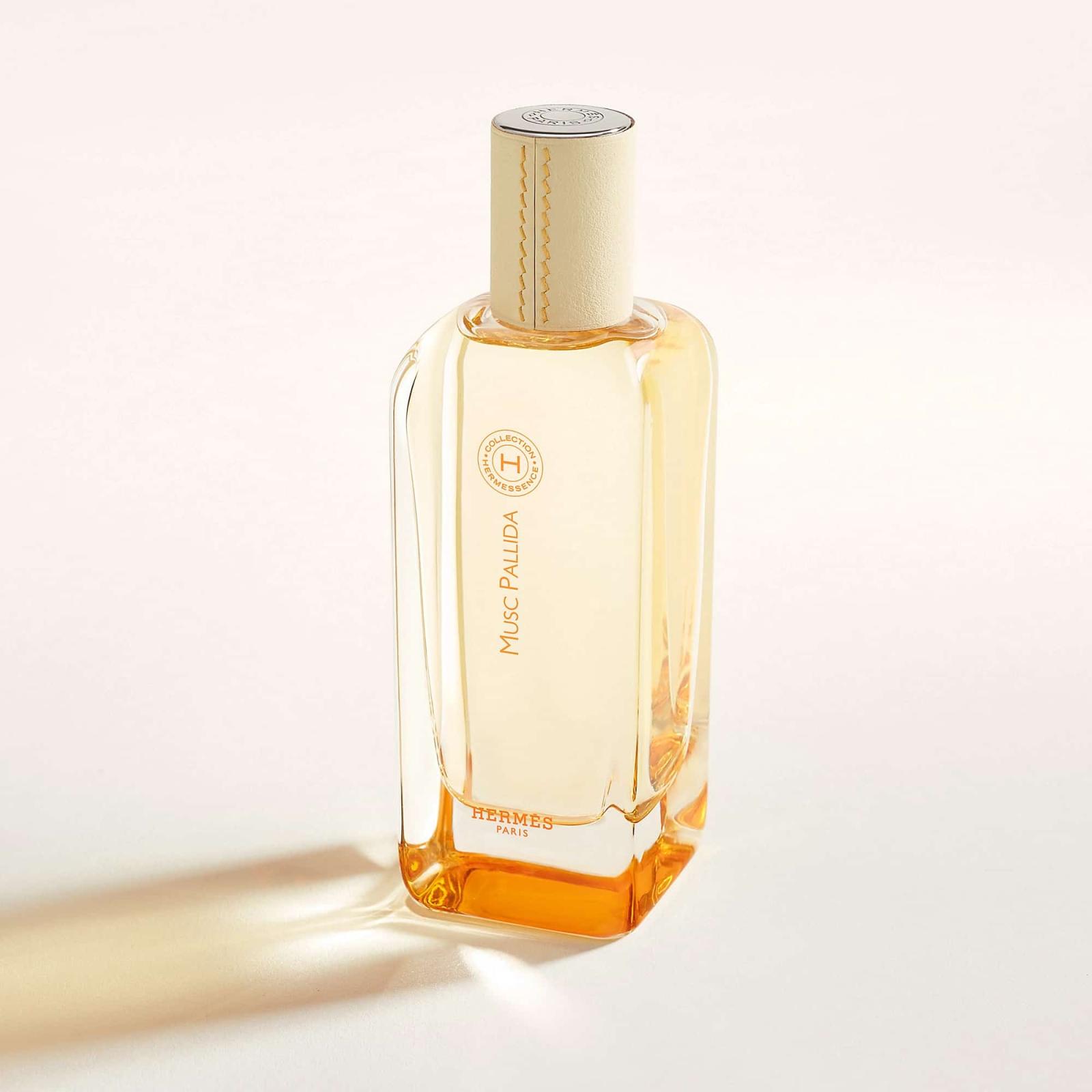 يستخدم Musc Pallida أحد أندر أنواع السوسن في صناعة العطور&laquo;Iris Pallida&raquo; وهي مادة تُستخرج من جذور النبات بعد سنوات من التجفيف لتعزيز طابعها البودري العميق - المصدر: Herm&egrave;s