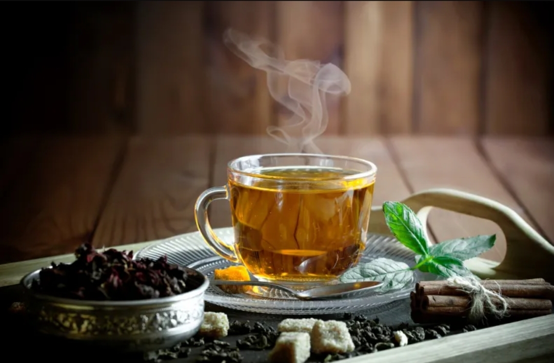 ماذا يحدث لجسمك عند شرب الماء الساخن مع الليمون يوميًا؟ (الرجل)