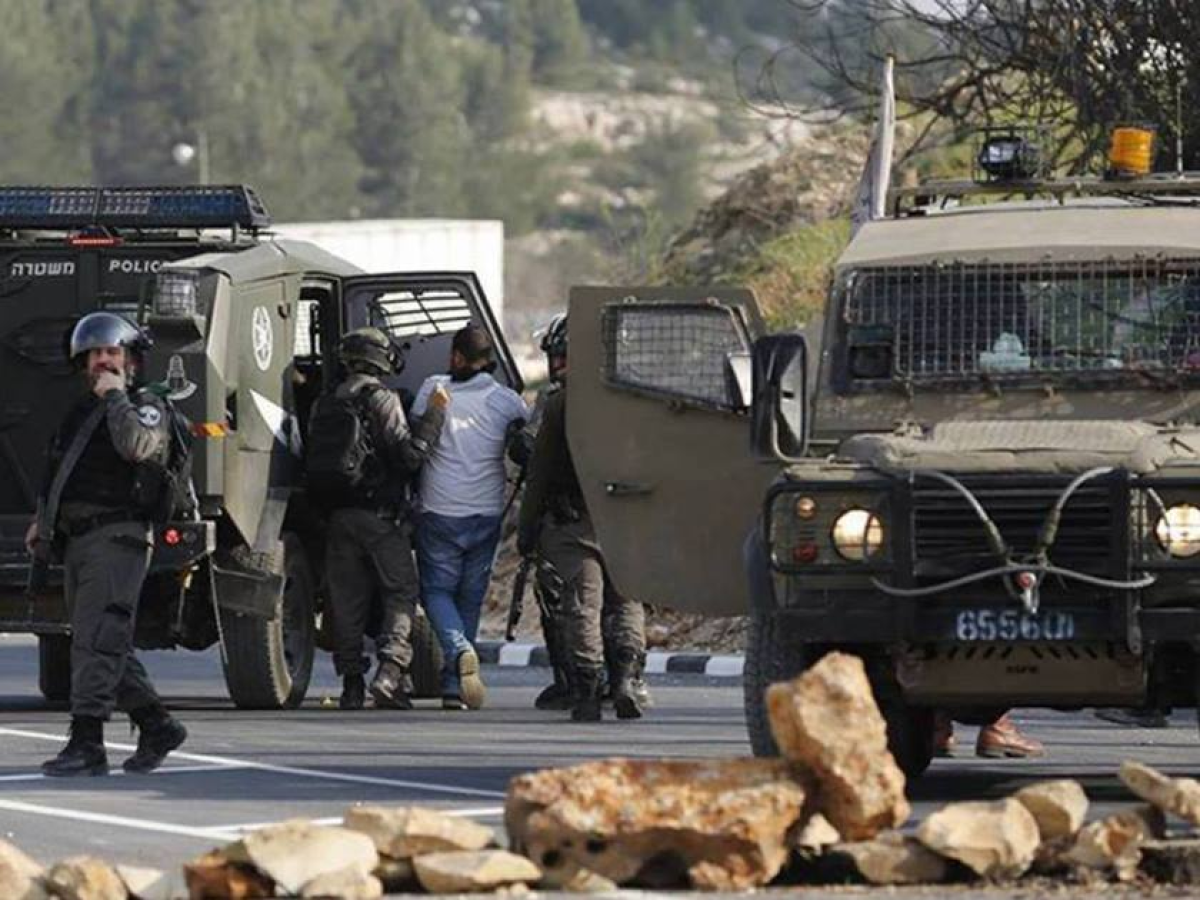 قوات الاحتلال الإسرائيلي تعتقل 11 فلسطينيا وتعتدي على طفل بالضفة الغربية (قنا)