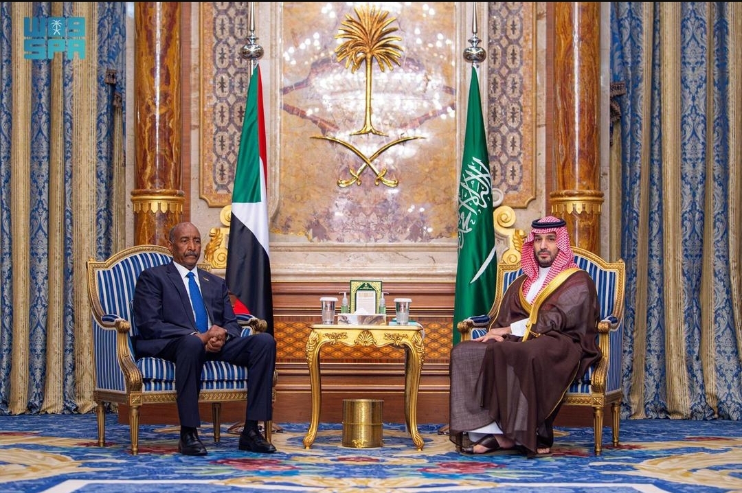 ولي العهد السعودي ورئيس مجلس السيادة السوداني يؤكدان أهمية ضمان أمن واستقرار السودان