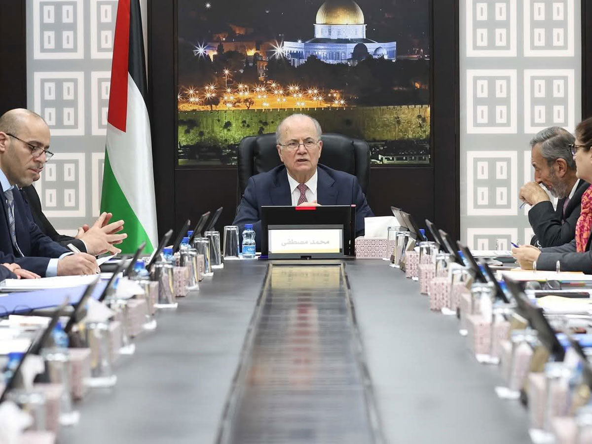 أدان مجلس الوزراء استمرار قوات الاحتلال الإسرائيلي باستهداف المدنيين في قطاع غزة، وتعطيل جهود الإغاثة وتقييد حركة السلع والبضائع، إلى جانب تصاعد اعتداءات المستعمرين الإرهابية على القرى والتجمعات الفلسطينية (قنا)