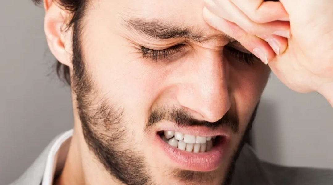 ثلاث عادات يومية خفية تسرق ذكاءك دون أن تدري (الرجل)