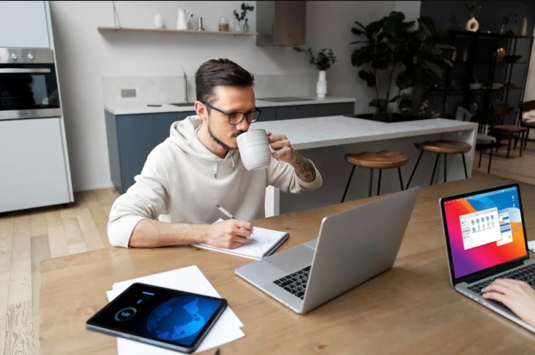 بعيداً عن السرير.. كيف تزيد تركيزك أثناء المذاكرة من المنزل؟ (سيدتي)