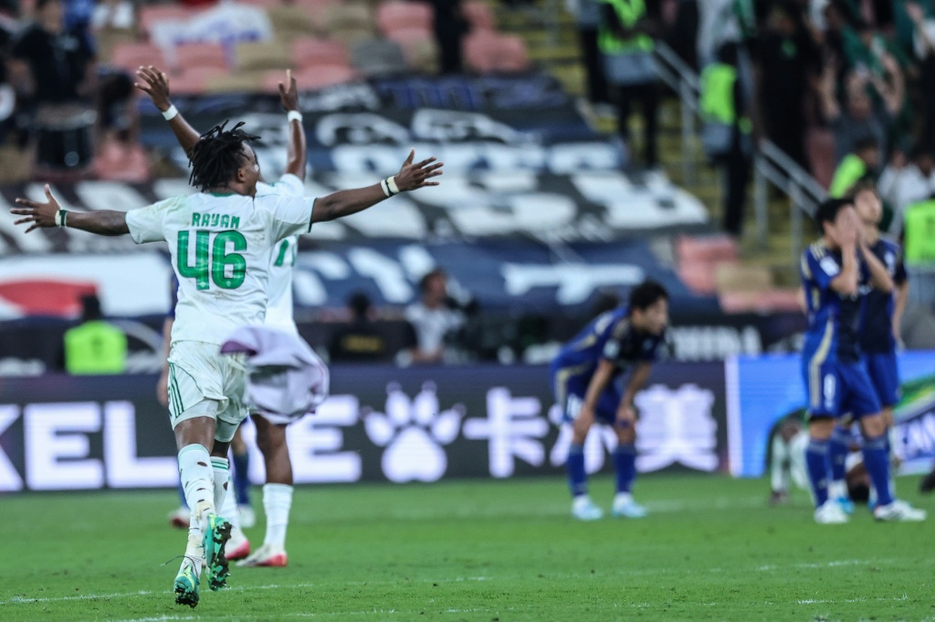 ردّة فعل لاعبي الأهلي بعد التتويج بلقب دوري أبطال آسيا للنخبة في كرة القدم (ا ف ب)