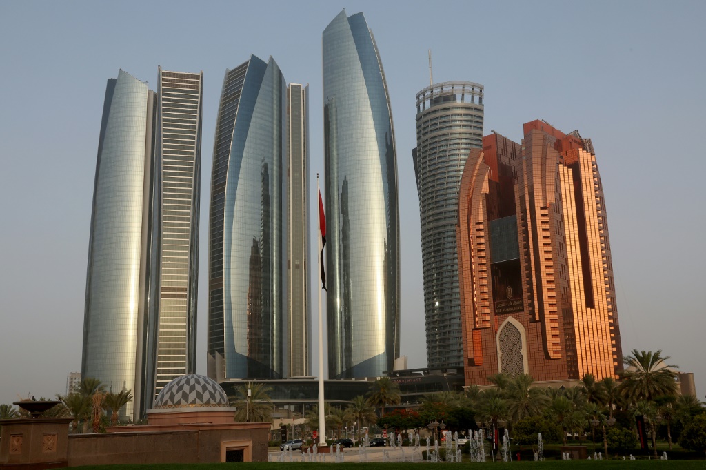 أكدت الإمارات أن القرار يأتي انسجاماً مع رؤيتها الاقتصادية طويلة الأمد، وتطور قطاع الطاقة لديها، خاصة في ما يتعلق بتسريع الاستثمار في الإنتاج المحلي وتعزيز دورها كمنتج مسؤول وموثوق في الأسواق العالمية (ا ف ب)