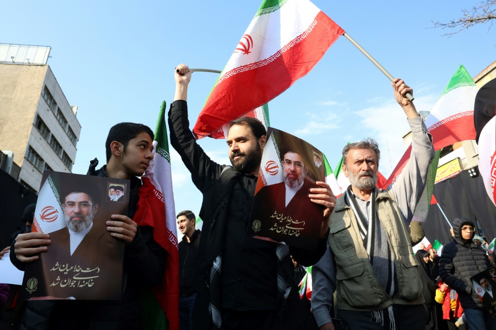 اقترحت طهران رفع الحصار المفروض على موانئها مقابل إعادة حرية الملاحة في مضيق هرمز، أما الملف النووي فسيؤجل لجولات أخرى من المفاوضات ( ا ف ب)