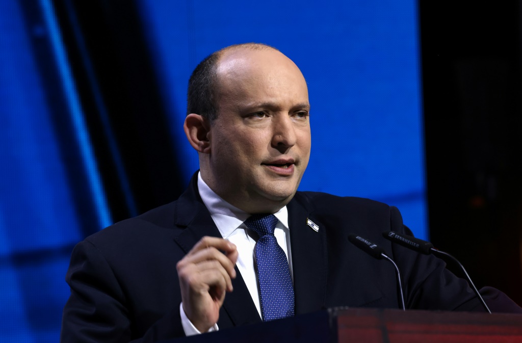 لم يأت بينيت من يمين الليكود التقليدي فقط، بل من اليمين الديني الاستيطاني الذي يرى الضفة الغربية جزءا من "أرض إسرائيل"، ويرفض الدولة الفلسطينية (ا ف ب) 