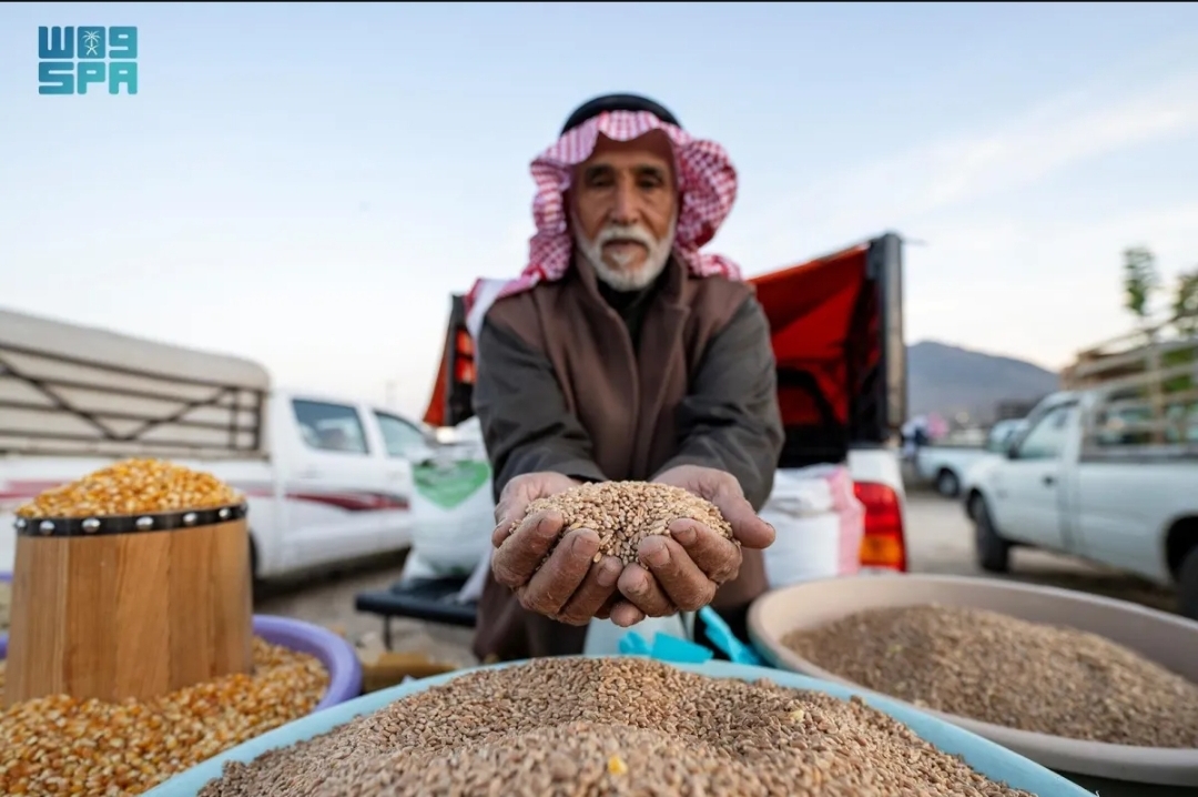 سوق الخميس بميسان.. وجهة أسبوعية تستحضر ملامح الهوية المحلية (واس)