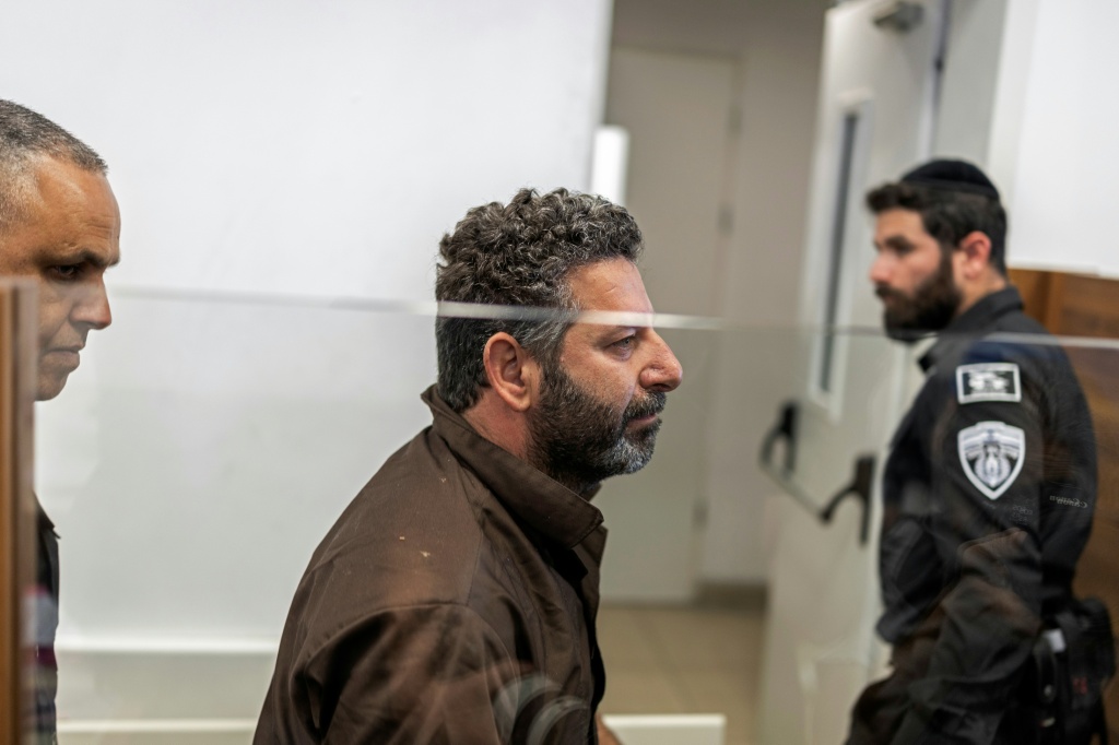 الناشط سيف أبو كشك أثناء جلسة في محكمة إسرائيلية في عسقلان في الثالث من أيار/مايو 2026 (ا ف ب) 
