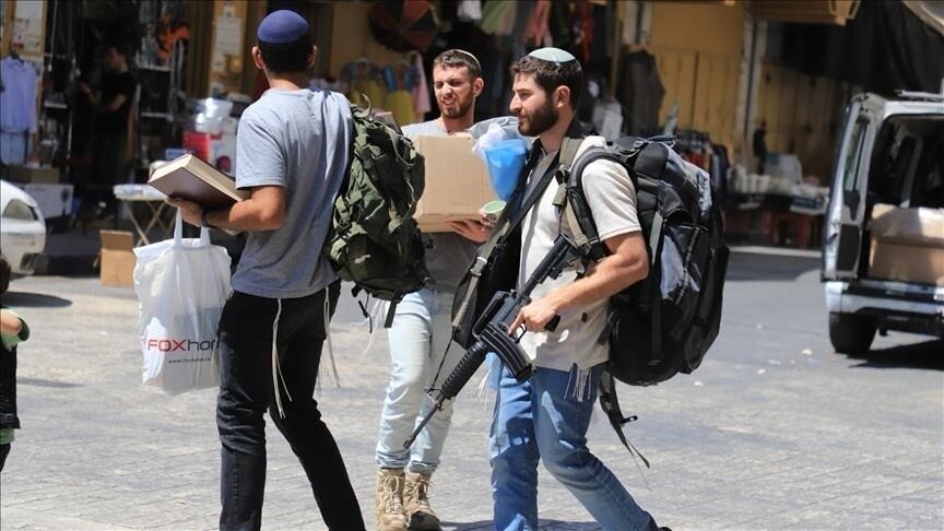 الضفة.. مستوطنون يصيبون 4 فلسطينيين وجيش إسرائيل يعتقل شابا بالقدس (الأناضول)