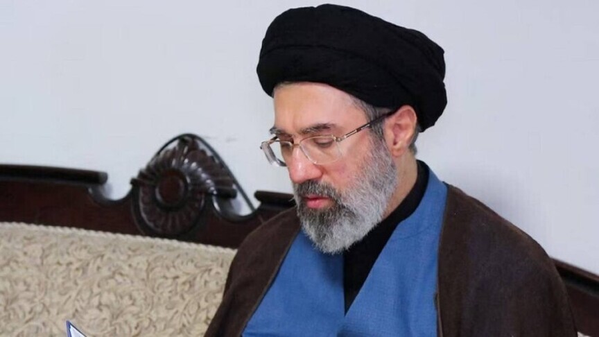 خامنئي يأمر الجيش الإيراني بمواصلة مواجهة (العدو) (الأناضول)