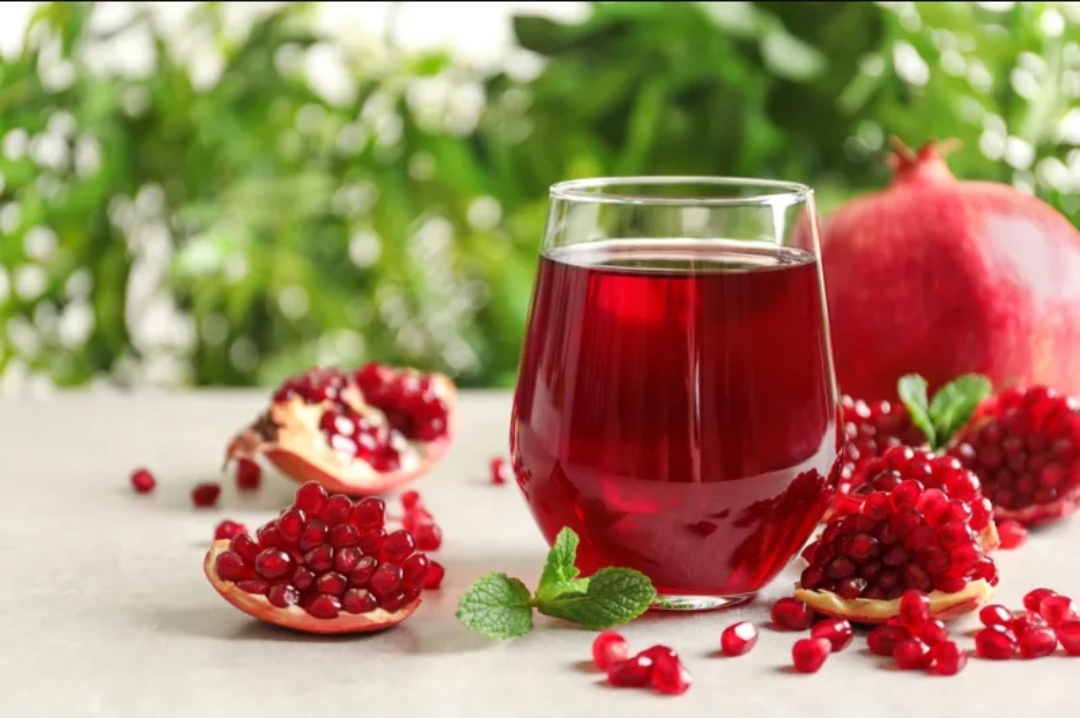 ماذا يحدث لجسمك عند شرب عصير الرمان يوميًا؟ (الرجل)