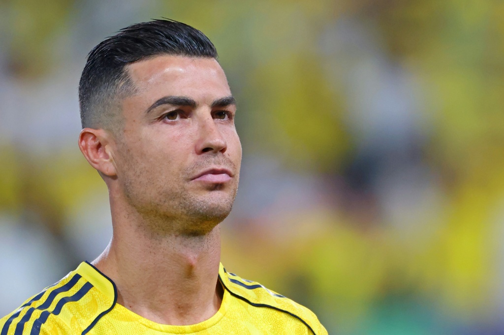 البرتغالي كريستيانو رونالدو مهاجم النصر في مواجهة الهلال ضمن الدوري السعودي لكرة القدم، ملعب 