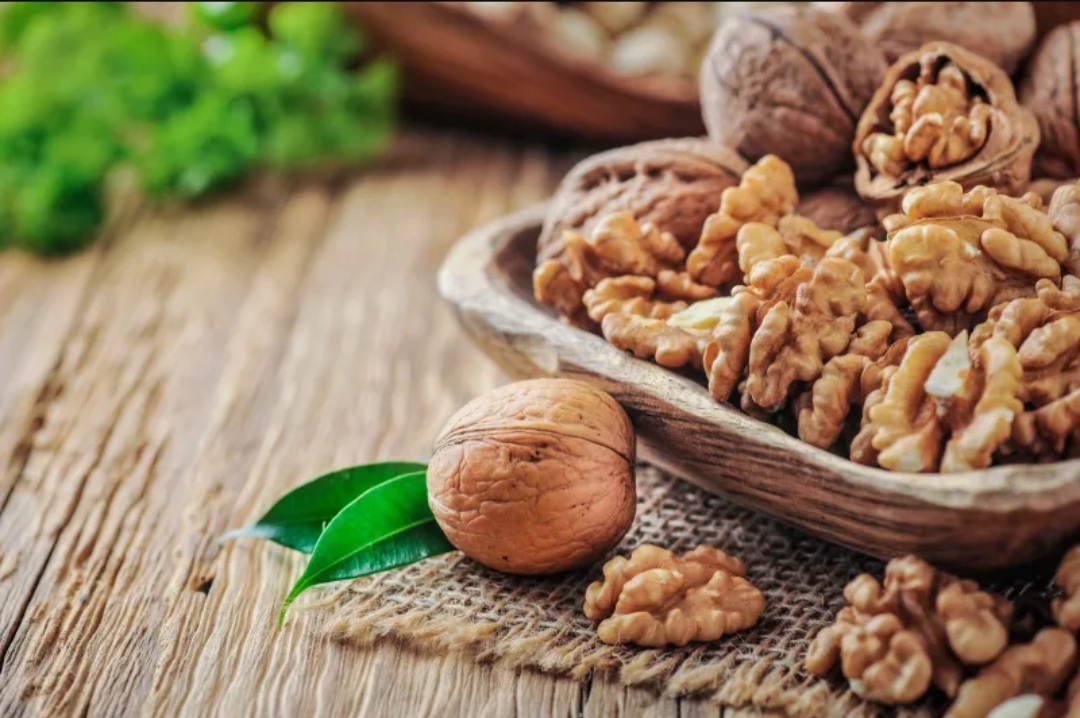تعرف على أفضل وقت لتناول الجوز لتعزيز الطاقة والهضم (الرجل)