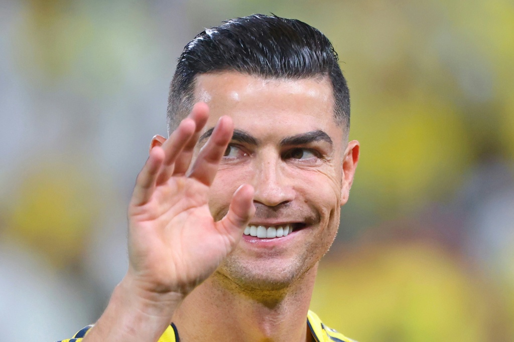 البرتغالي كريستيانو رونالدو لاعب النصر قبل مواجهة الهلال في ديربي الرياض ضمن الدوري السعودي لكرة القدم. ملعب "الأول بارك"، الرياض، في 12 أيار/مايو 2026 (ا ف ب)