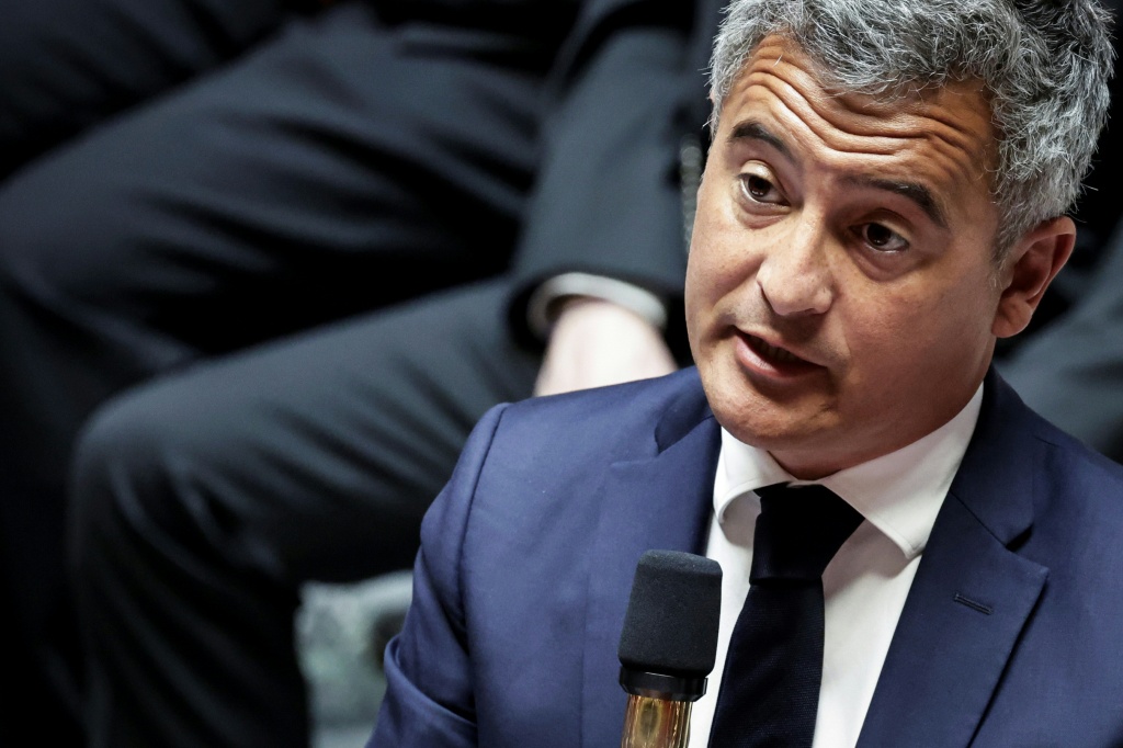 وزير العدل الفرنسي جيرالد دارمانان خلال جلسة أسئلة موجهة للحكومة في الجمعية الوطنية في باريس في 28 نيسان/أبريل 2026 ( ا ف ب)