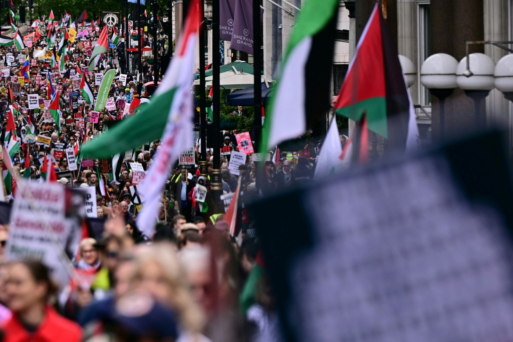 مسيرة مؤيدة للفلسطينيين في بيكاديلي بوسط لندن في ذكرى النكبة، في 16 أيار/مايو 2026 (ا ف ب)