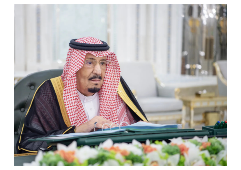 خادم الحرمين الشريفين الملك سلمان بن عبد العزيز لدى ترؤسه جلسة مجلس الوزراء في جدة الثلاثاء (واس)