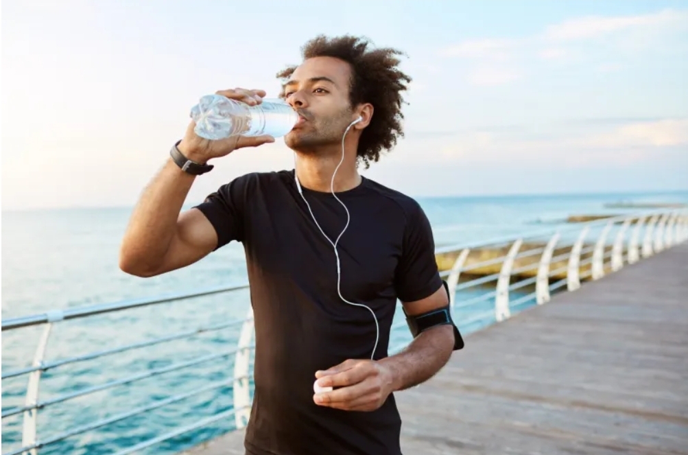 أفضل مشروب صباحي لدعم صحة الكلى (الرجل)