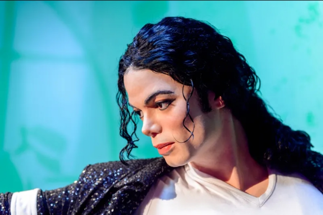 (This Is Michael) في أبوظبي.. تجربة مسرحية تستحضر ملك البوب (الرجل)