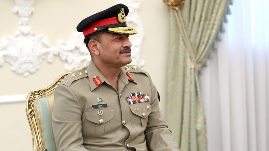 سبقه وزير الداخلية.. قائد الجيش الباكستاني يتوجه إلى إيران (الأناضول)