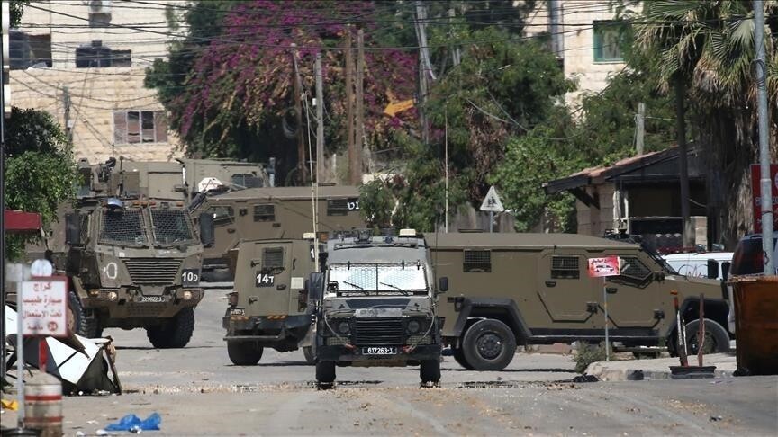 قالت وكالة الأنباء الفلسطينية "وفا" إن جيش الاحتلال الإسرائيلي "اقتحم قرية عنزا جنوب مدينة جنين (شمال)، ودهم عدة منازل وفتشها، و"استولى على مجوهرات وهواتف نقالة"( الاناضول).