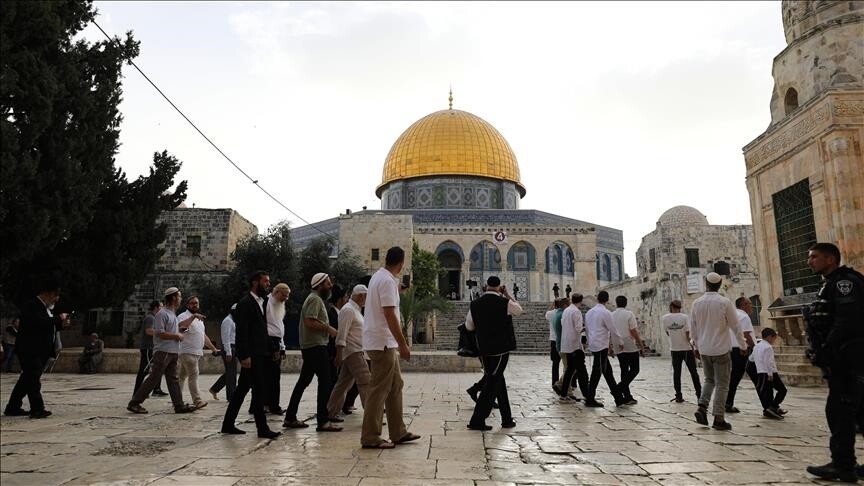 مستوطنون إسرائيليون يقتحمون الأقصى ومحافظة القدس تحذر من (التهويد) (الأناضول)