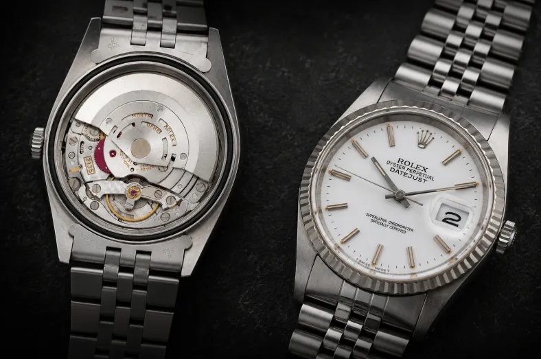 سر النصف مليون دولار.. لماذا حطمت ساعة Rolex Datejust (عادية) أرقام المزادات؟ (الرجل)